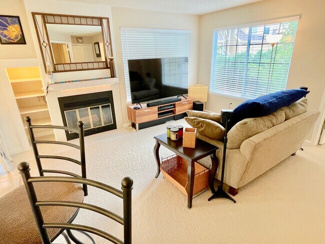 Building Photo - 4815 White Rock Cir