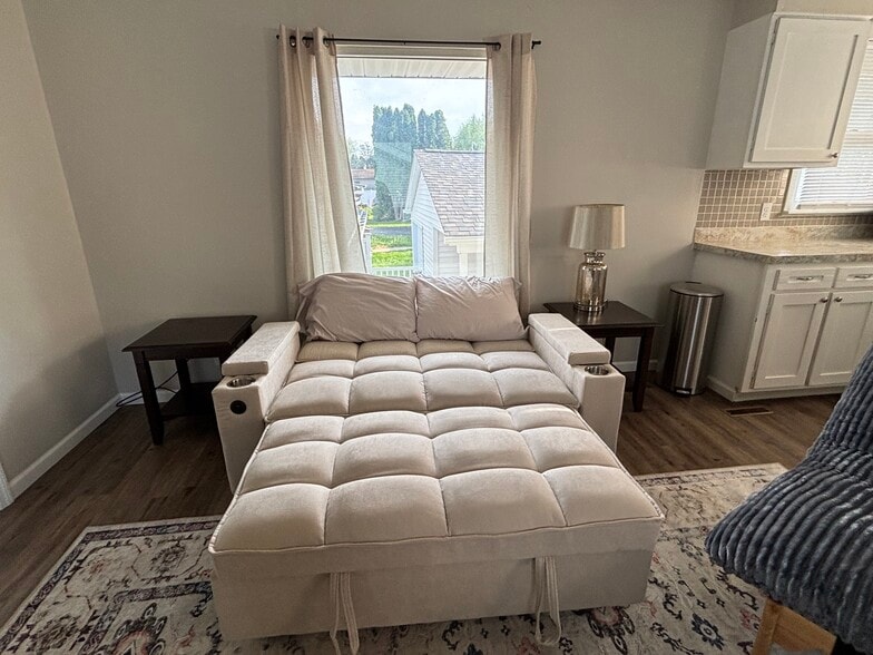 Building Photo - 616 S Paris St