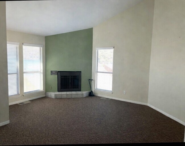 Building Photo - Champions Run