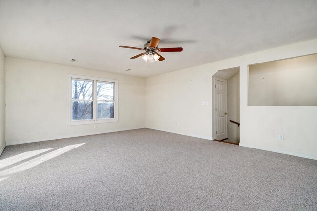 upstairs living area - to be repainted - 4907 S Buckingham Ln