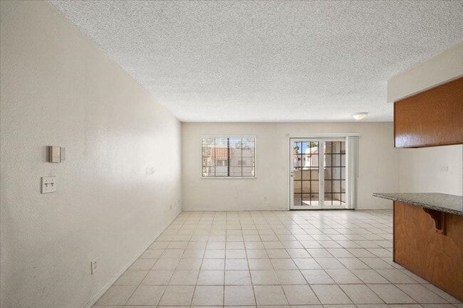 Building Photo - 2 bd, 2 bth Condo Ideal Summerlin location