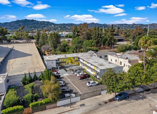 Building Photo - 10926 Hortense St