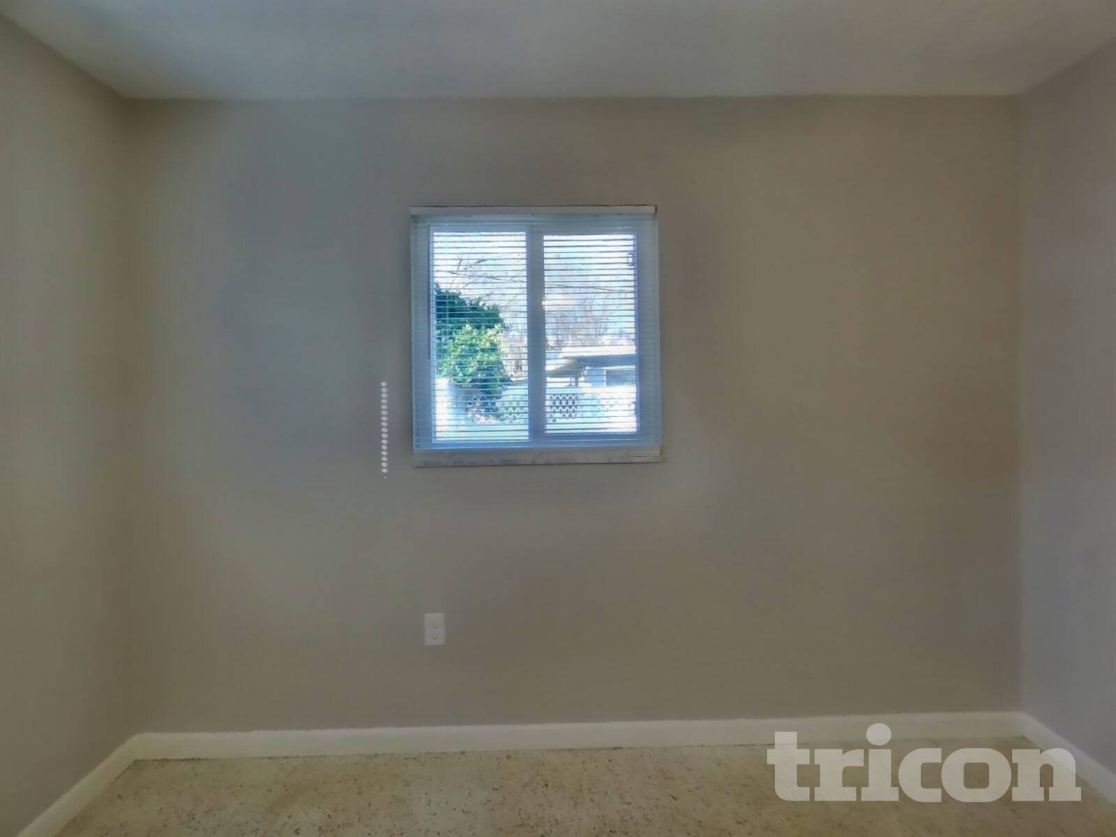 Building Photo - 546 W Palmeden Dr