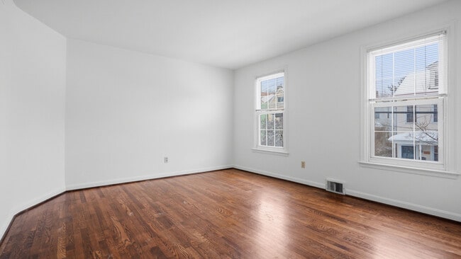 Building Photo - 6415 Howe St