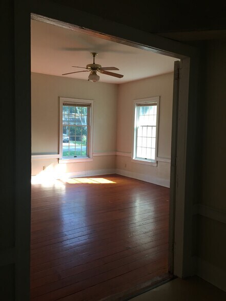 Building Photo - 79 Lower Creek Rd