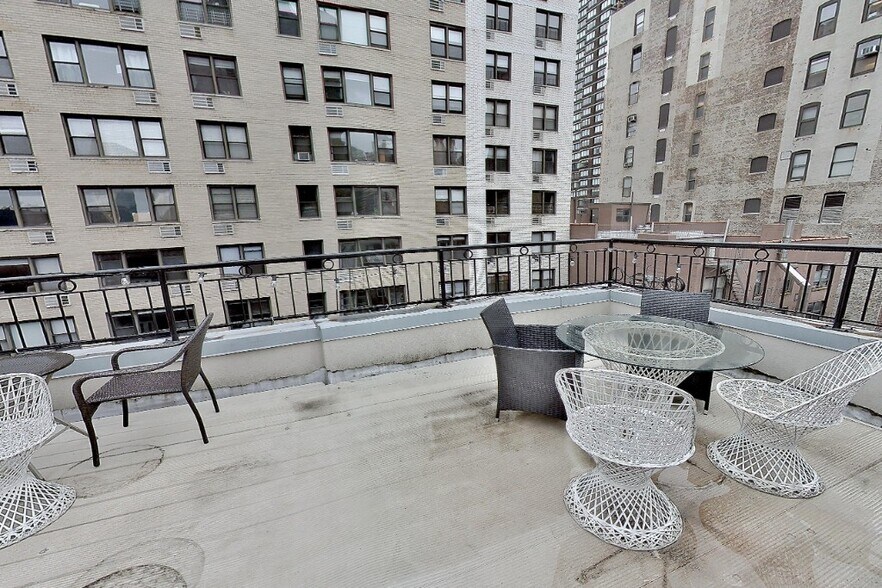 Building Photo - 326 E 35th St