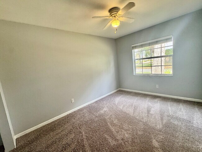 Building Photo - 301 Hickory Ln