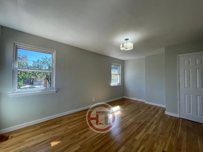 Building Photo - 1529 Dwight Pl