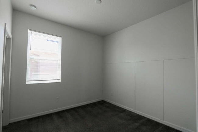 Building Photo - Stunning 3-Bedroom Retreat with 2 Full Bat...