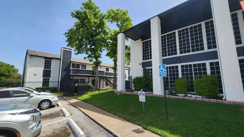 Building Photo - 13740 Montfort Dr