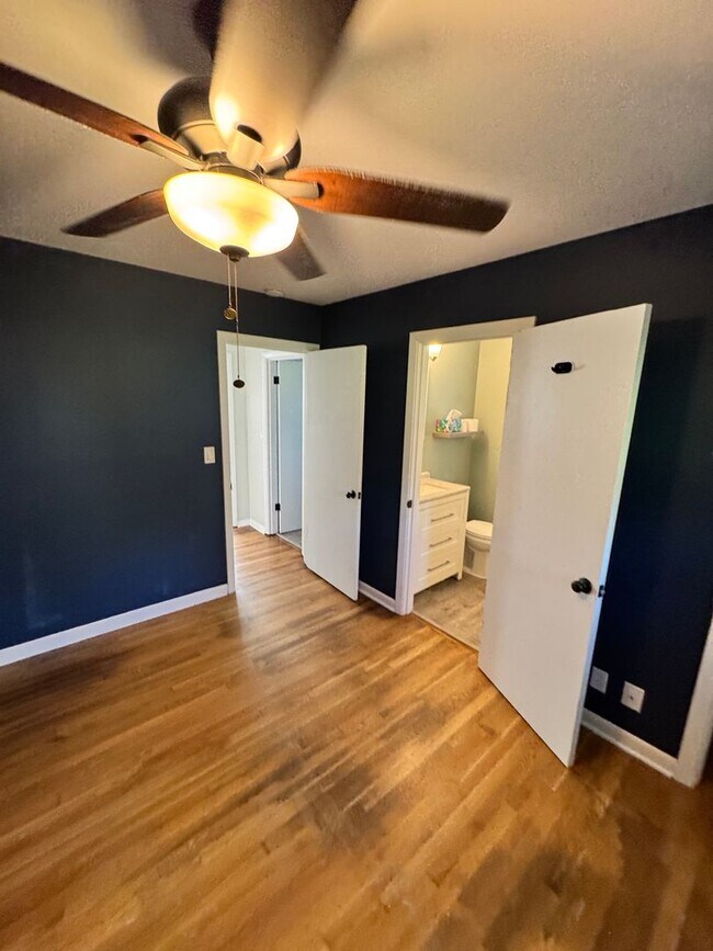 Building Photo - 3 Bedroom 1.5 baths! Walker & Cedar Hills ...