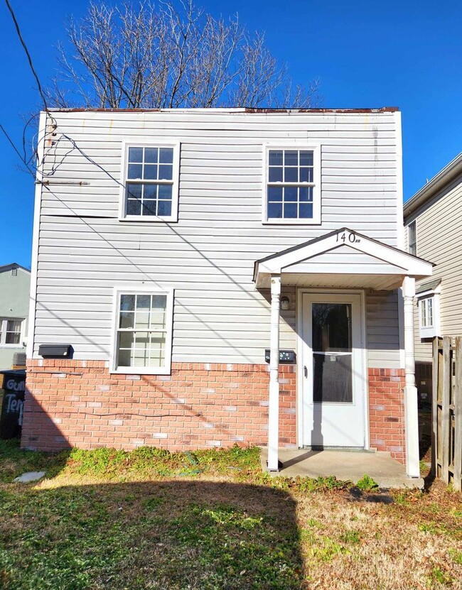 Building Photo - Adorable upstairs apartment