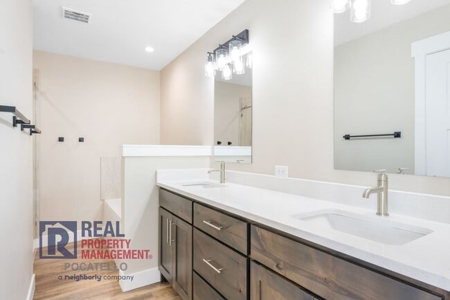 Building Photo - Brand New Construction 4 Bed 3.5 House - 2...