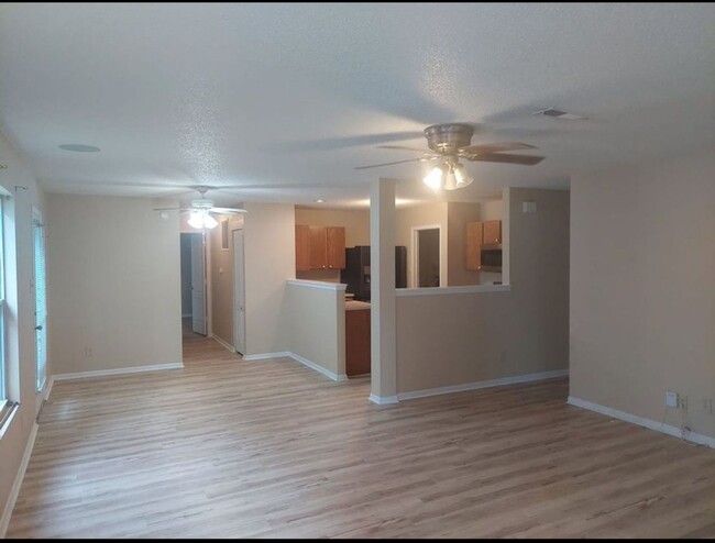 Building Photo - Benjamin Crossing....3 Bedroom 2 Bath