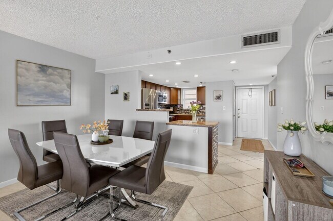 Building Photo - 3001 W Rolling Hills Cir