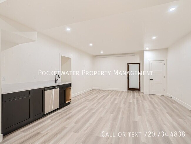 Building Photo - 3595 Darley Ave