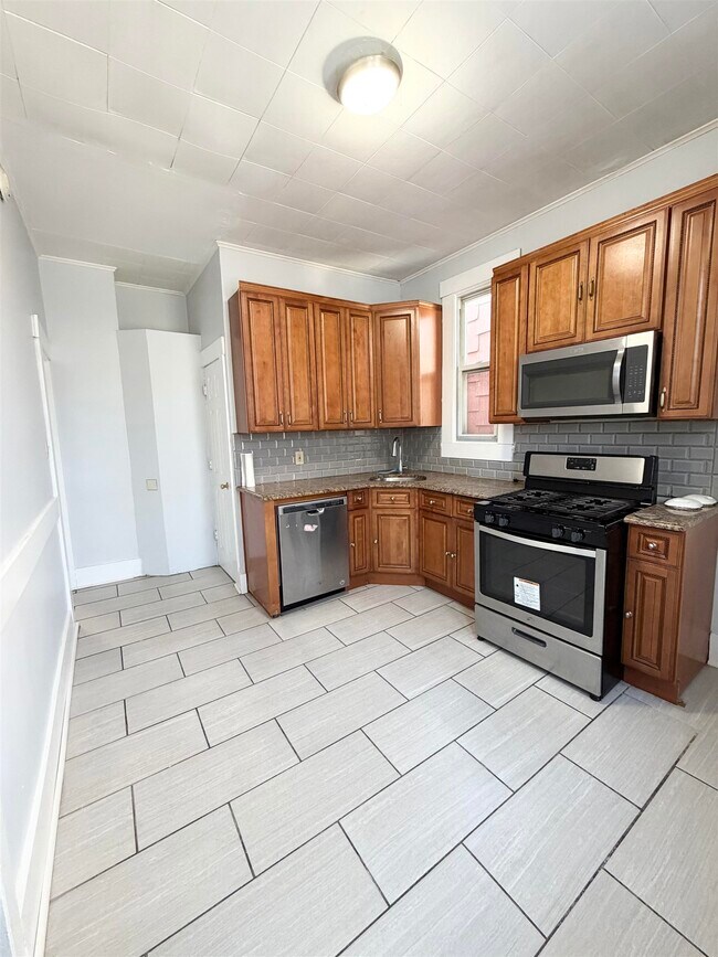 Building Photo - 1218 13th St