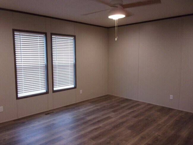 Building Photo - 811 Sitton Rd