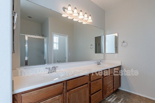 Building Photo - 2189 S Sanders Dr