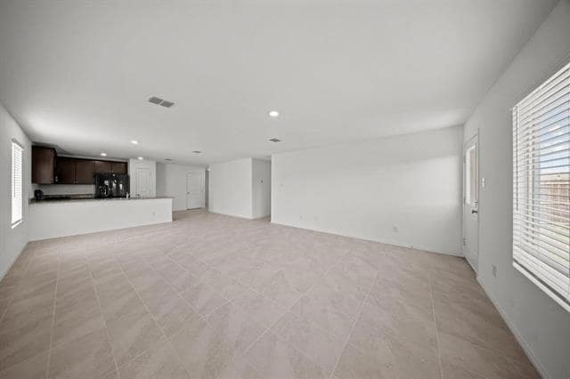 Building Photo - 2402 Mobile St