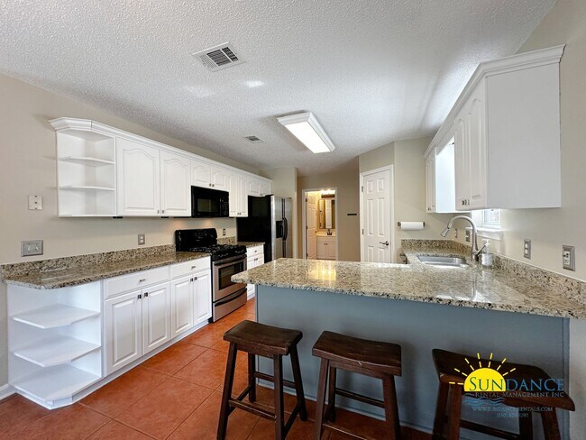 Building Photo - Lakefront home with Enclosed pool centered between Eglin and Hurlburt