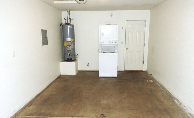 Building Photo - K-1014