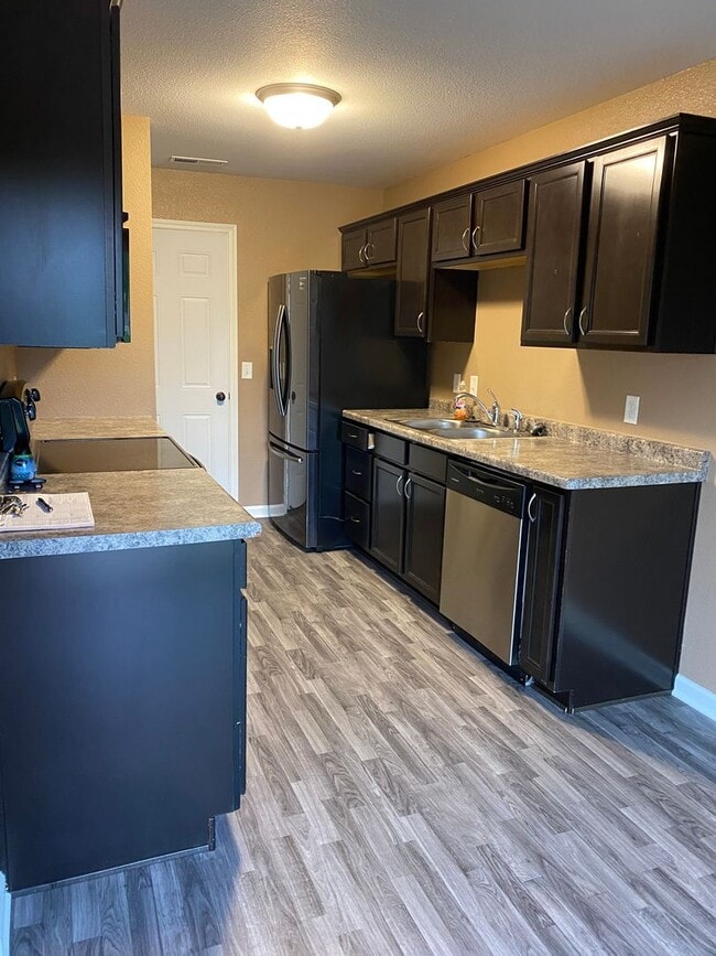 Building Photo - 3 Bedroom 2 1/2 Bath Twin home SORRY NO PETS