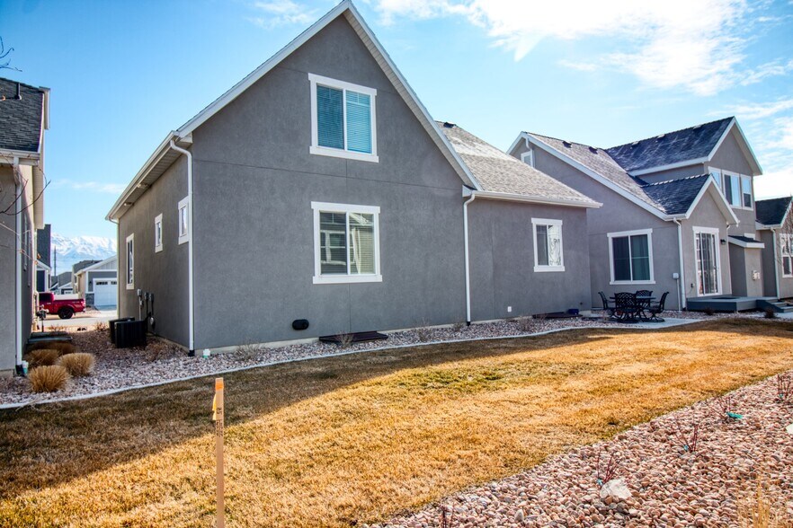 Building Photo - 2351 N 4060 W