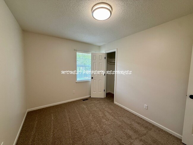 Building Photo - Beautifully Updated 3 Bed, 2 Bath Split-Level Home with Finished Basement