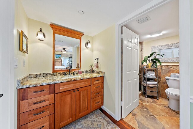 Building Photo - 533 Oak Harbour Dr