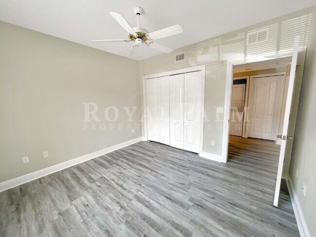 Building Photo - Your grocery bags will never complain about the commute — 2/2 on the first floor at Castilla Circ...