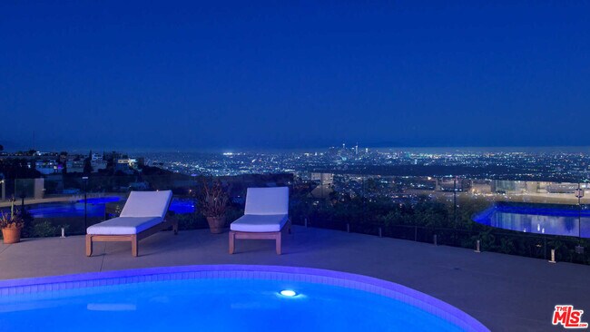 Building Photo - 1542 Blue Jay Way