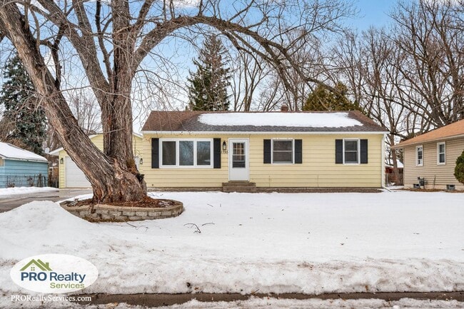 Building Photo - Recently Remodeled 3 Bedroom Home