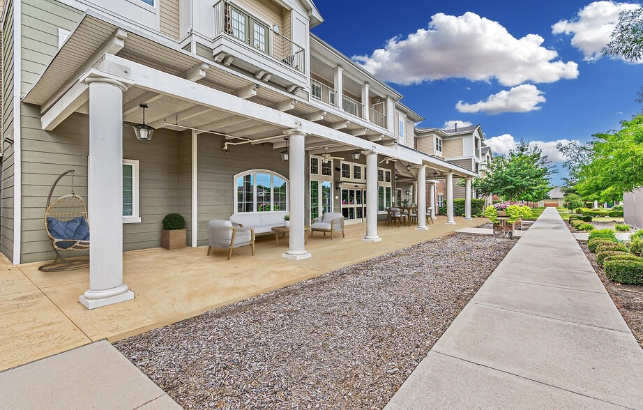 Building Photo - The Abberly at Spring Hollow 55+ Apartments