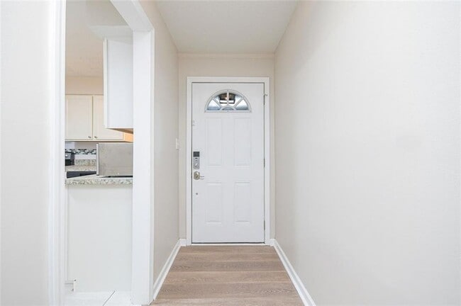 Building Photo - 742 Brentwood Pl