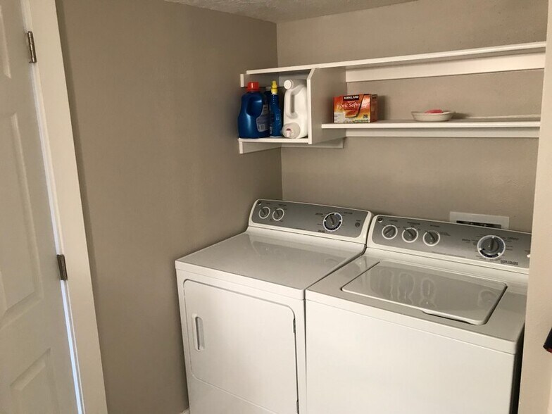 Building Photo - 3350 Rexford Pl