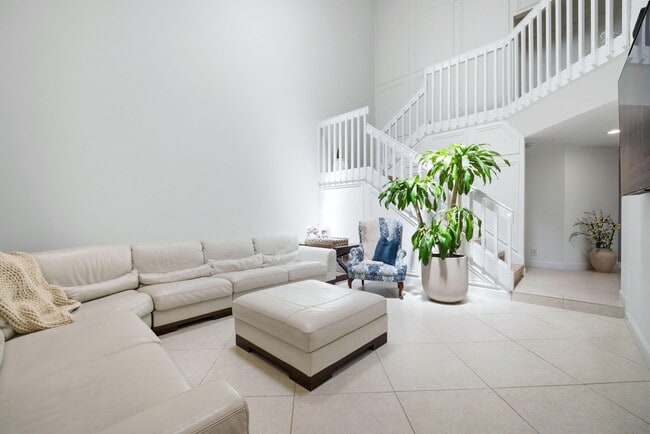 Building Photo - 7798 La Mirada Dr