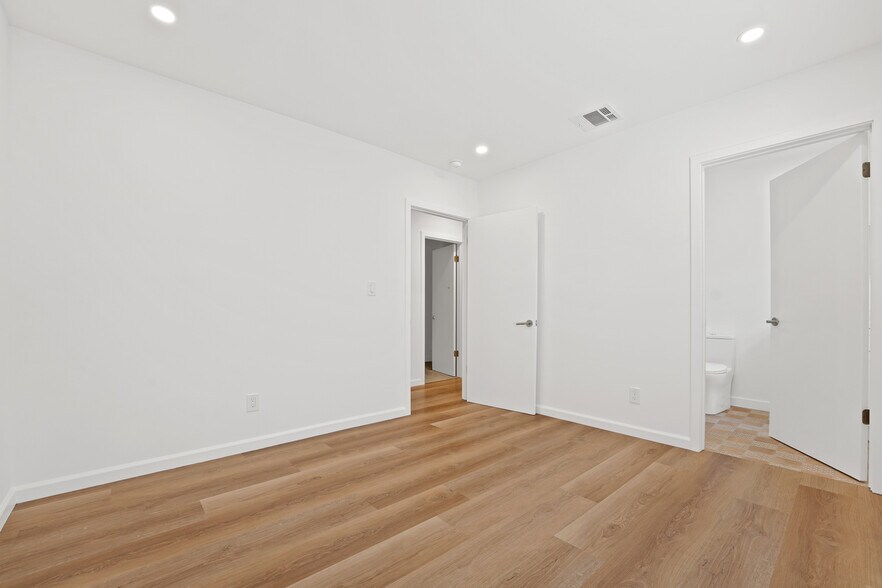 Building Photo - 4425 3rd Ave