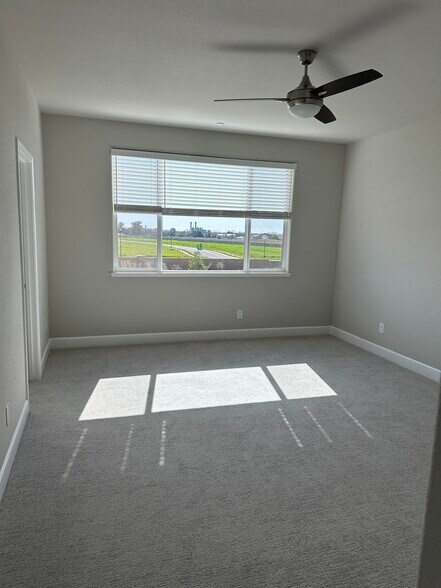 Building Photo - 3040 Vaughn Way