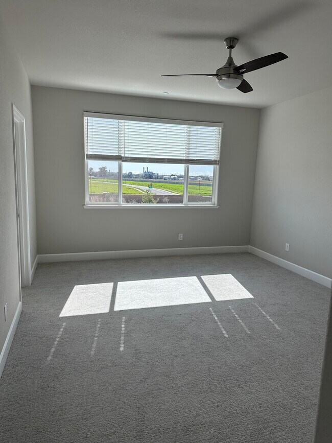 Building Photo - 3040 Vaughn Way