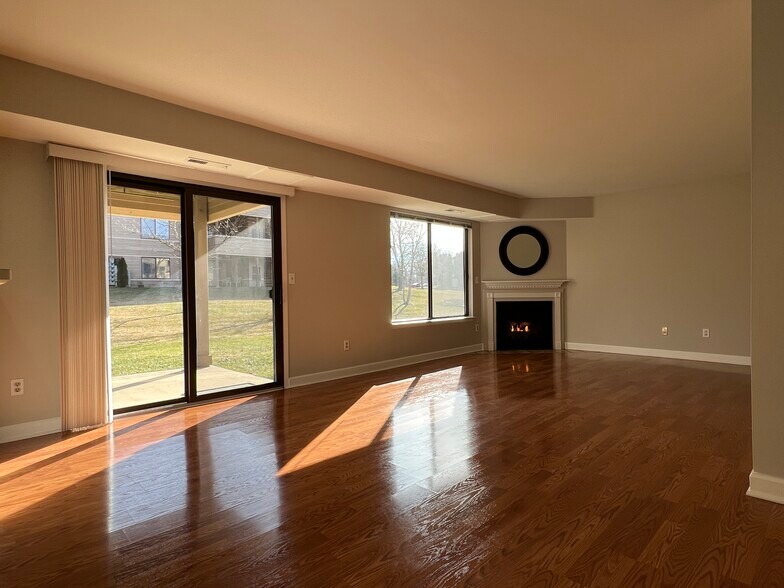 Building Photo - 225 Briarcrest