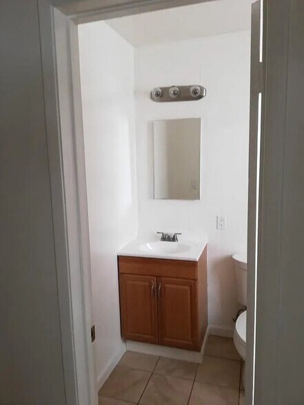 Bathroom - 1342 Yale St