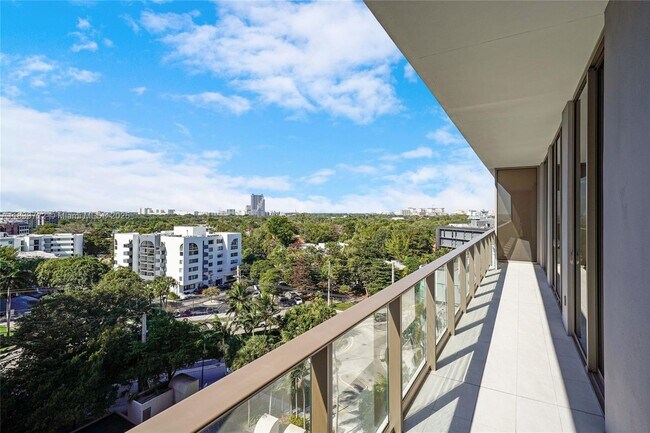 Building Photo - 2655 S Bayshore Dr