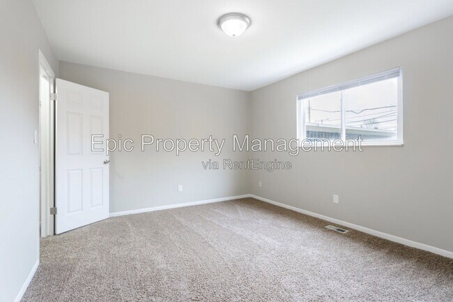 Building Photo - 10045 Groh Rd