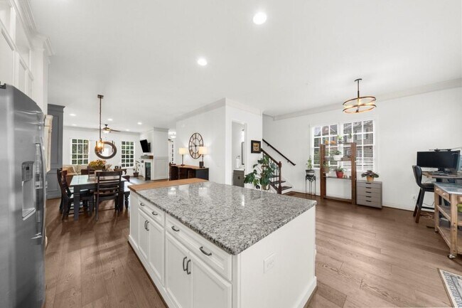 Building Photo - 410 Rose Garden Ln