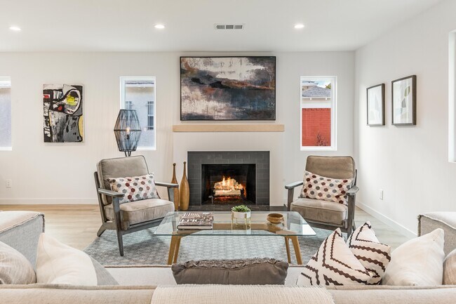 Building Photo - 3840 Somerset Dr