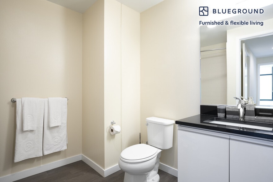 Building Photo - 690 Long Bridge St