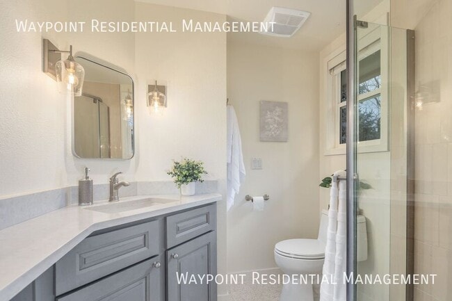 Building Photo - 4943 W Catalpa Dr