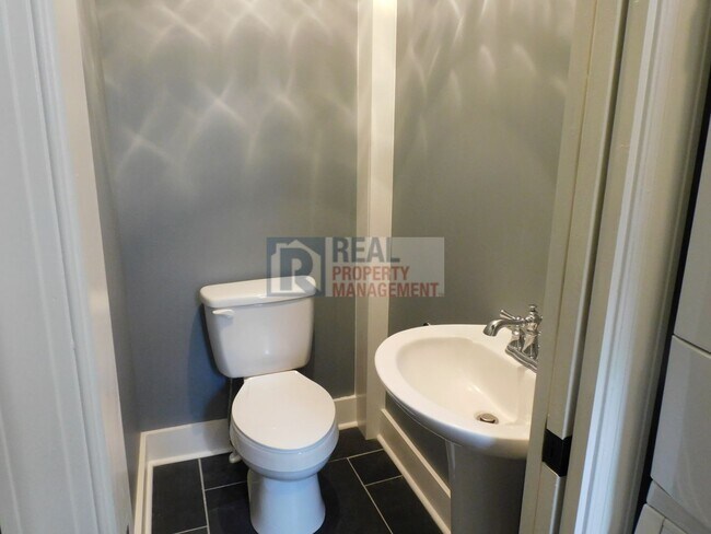 Building Photo - Irving Park Cottage 3BR/1.5BA w/1-Car Gara...