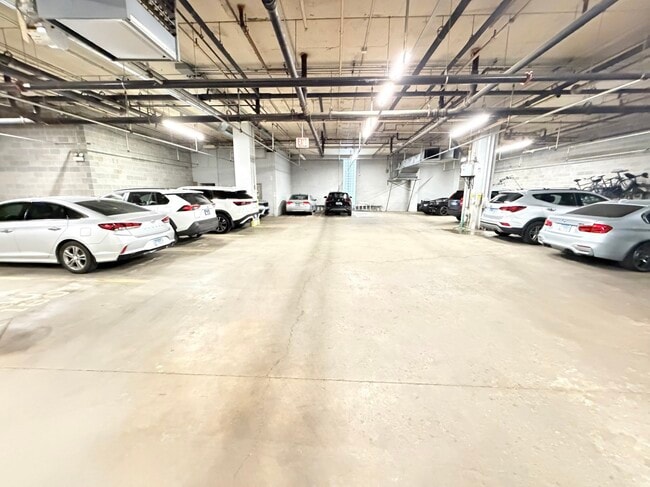 Building Photo - 2012 W St Paul Ave